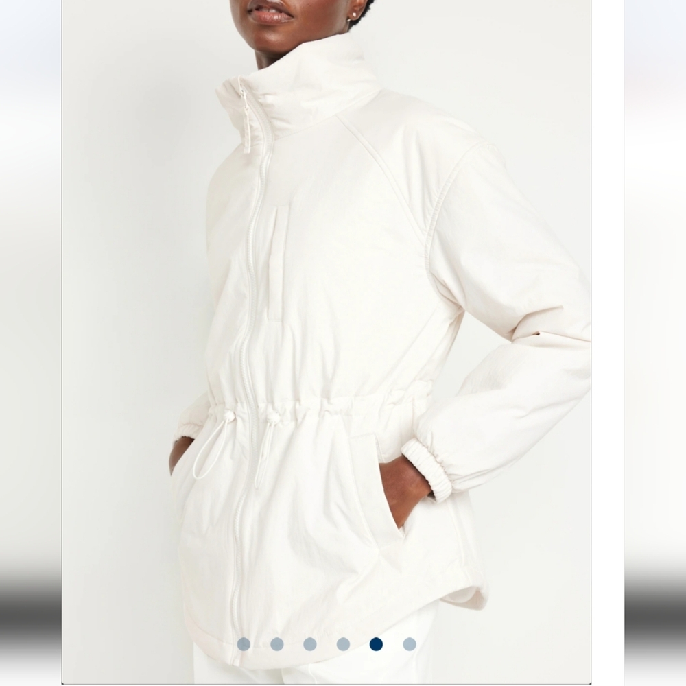 Old Navy Women's Cinched Waist Puffer Jacket - Picture 4 of 5
